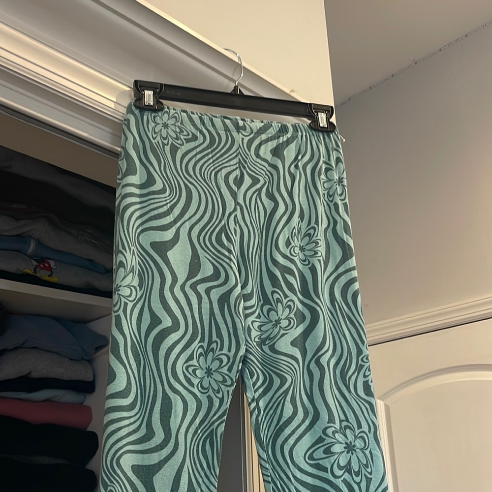 tillys full tilt green flair leggings